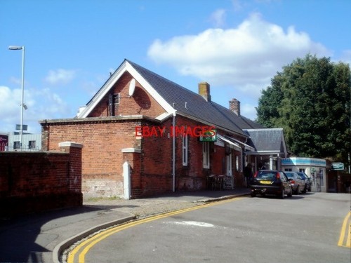 Photo reigate railway station - photo,